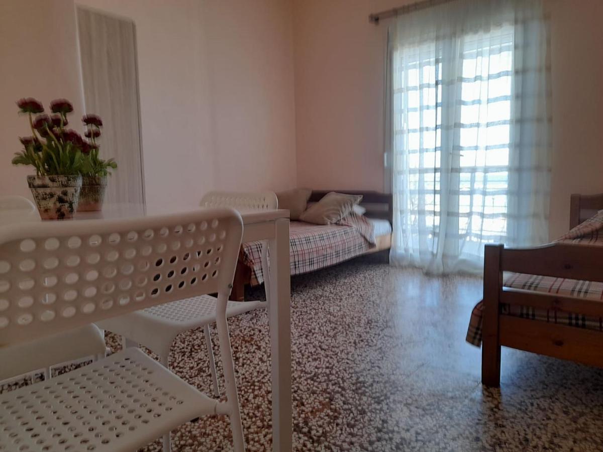 نيوي إيبيفاتاي Isalos Apartments Studios المظهر الخارجي الصورة