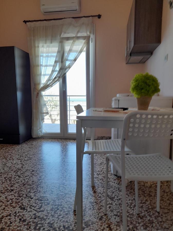 نيوي إيبيفاتاي Isalos Apartments Studios المظهر الخارجي الصورة